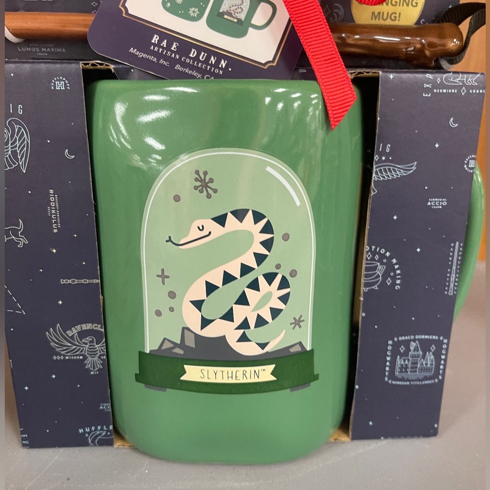 RAE DUNN Harry Potter Slytherin Christmas Color changing Coffee Mug & Wand NWT